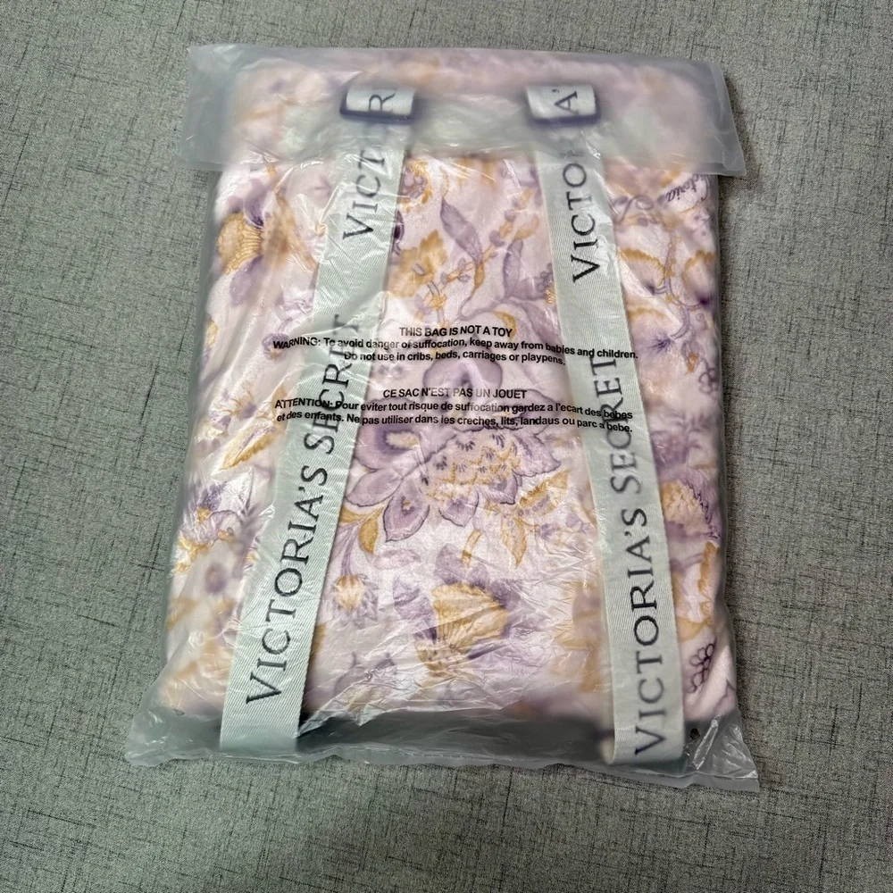 Victoria’s Secret 2 in 1 Beach Towel Backpack Pool Bag Purple Floral NWT